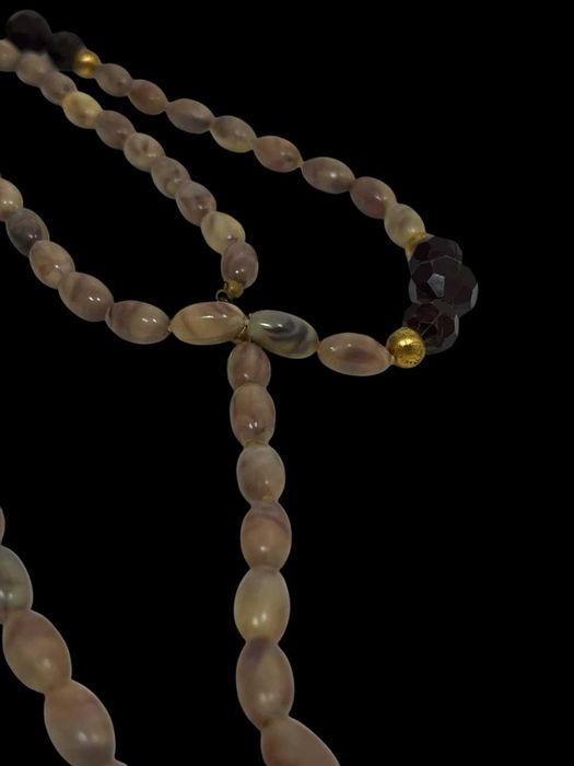 Korale ozdobne z syntetycznymi kamykami