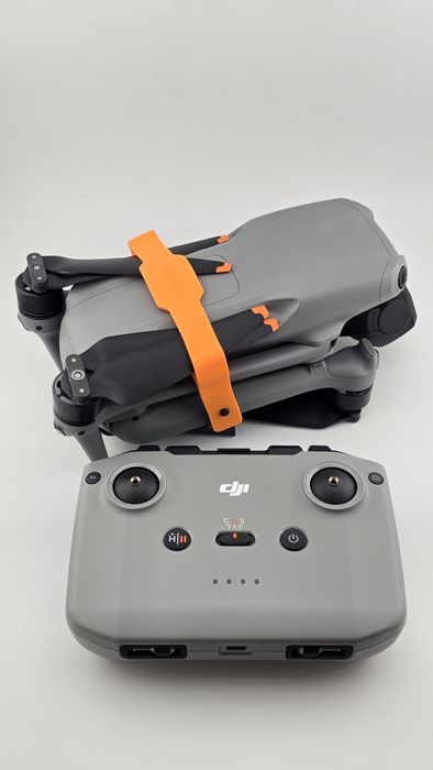 Dron dji air 3 z aparaturą i oryginalną torbą GWARANCJA TYLKO 10 CYKLI