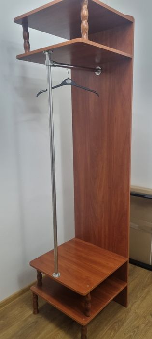 Вішалка для одягу та взуття