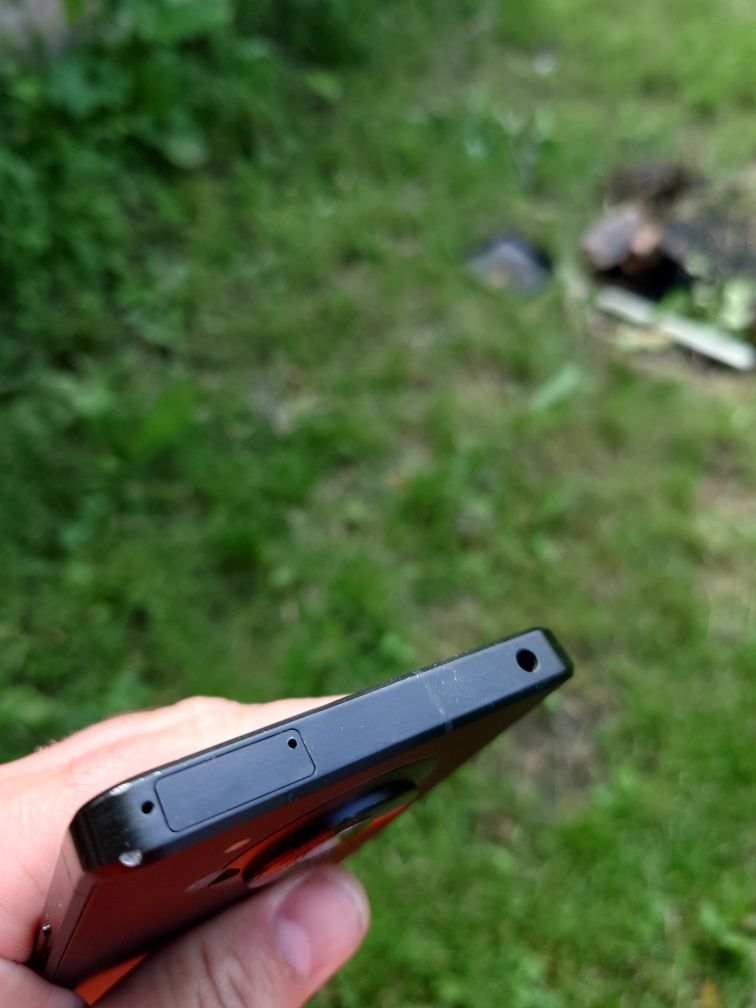 Топовый флагман sharp r7 12 Гб оперативной