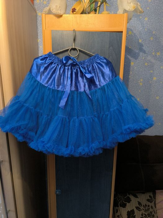 Юбка пишна,гарна,розмір 48