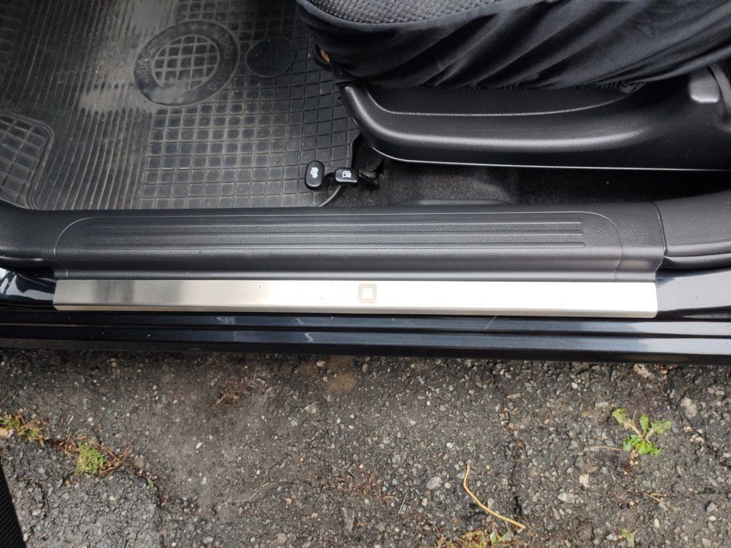 Chevrolet Aveo 2005-2011 Накладки на пороги Carmos (4 шт, нерж.)