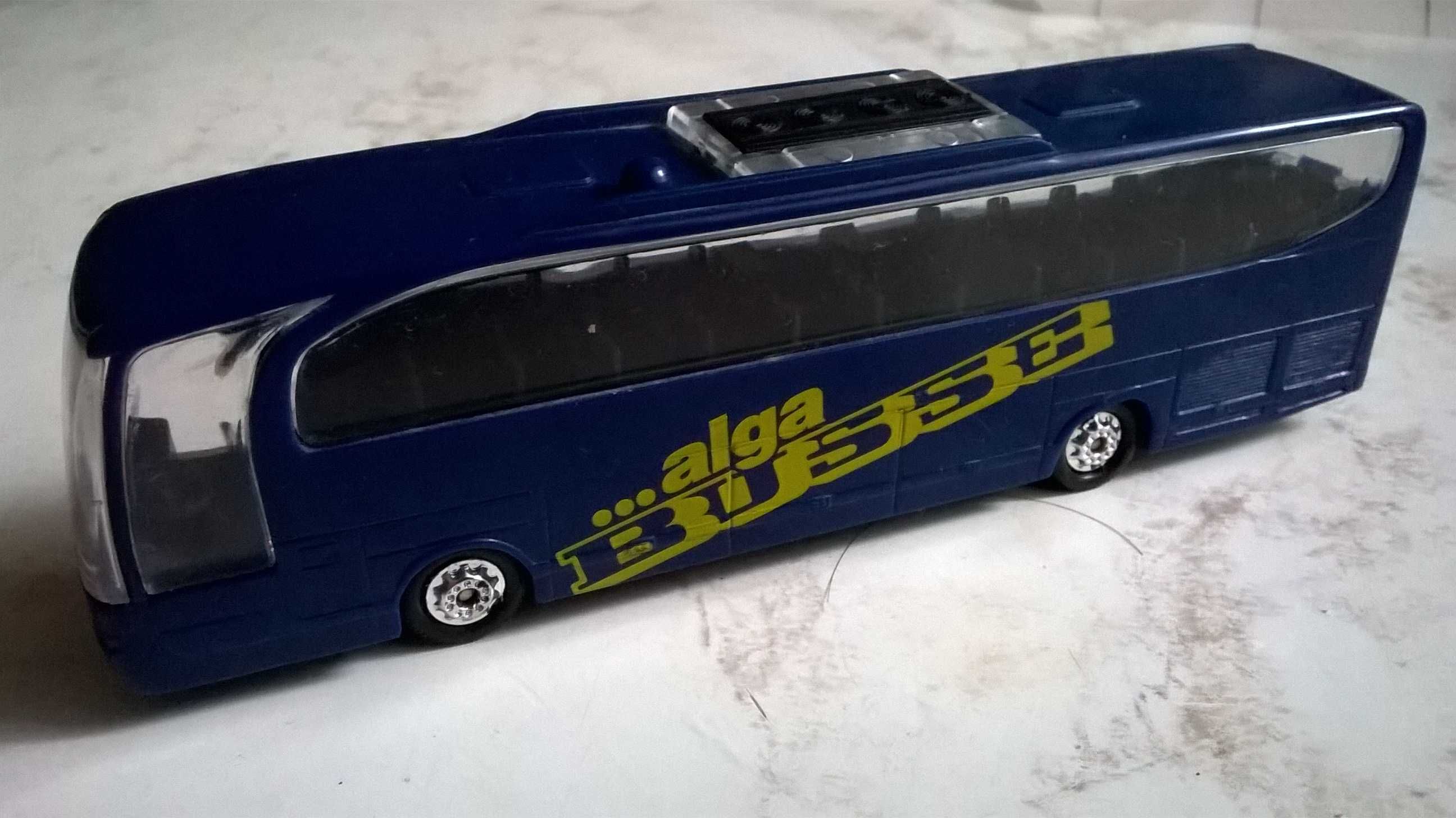 model autobusu - MERCEDES TRAVEGO; skala 1:78