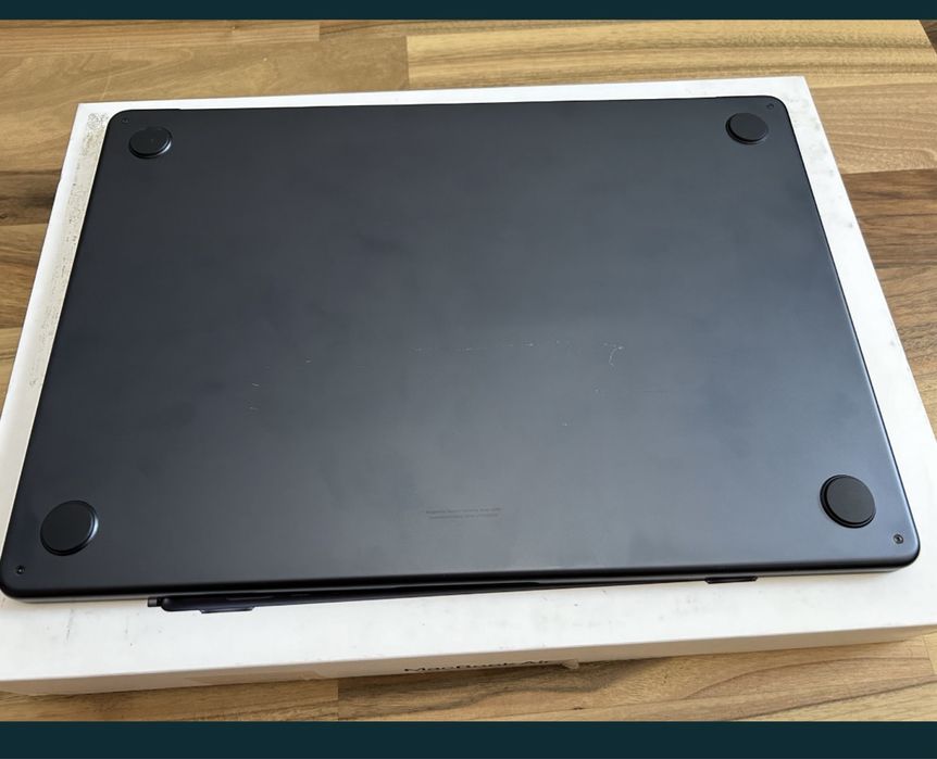 Macbook air 15.3 m2  8/256