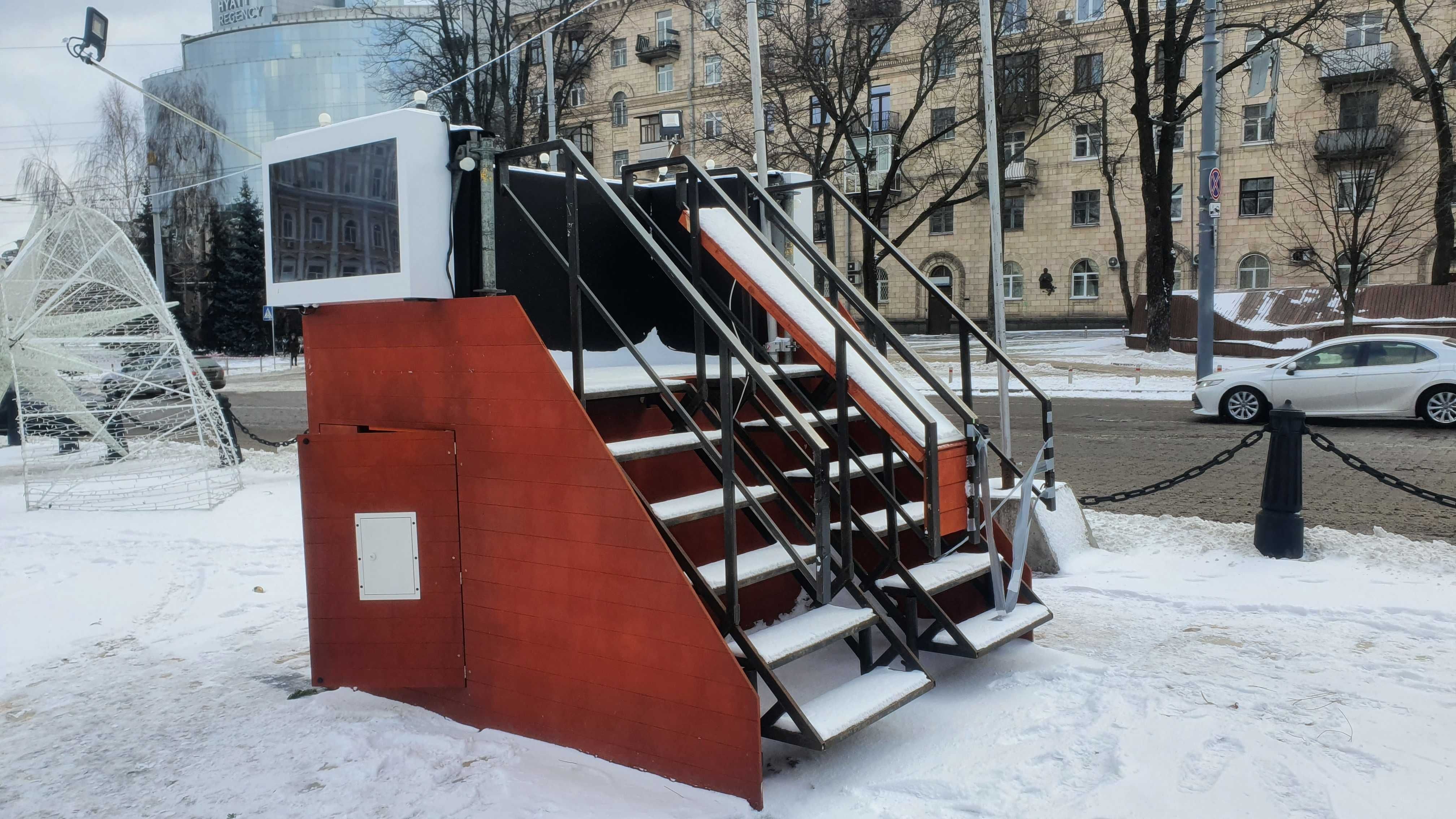 Екран, монітор, телевізор вуличний захищений, утеплений