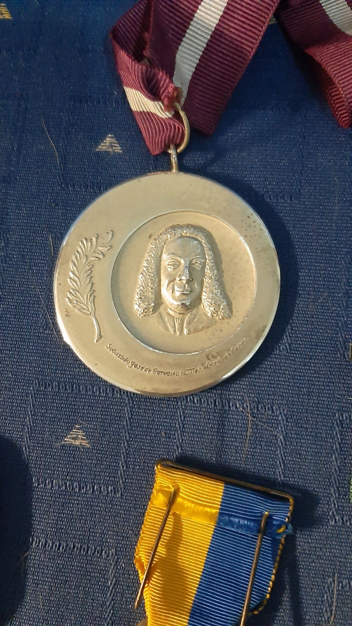 Medalha Militar + Medalhas de Almada e Oeiras