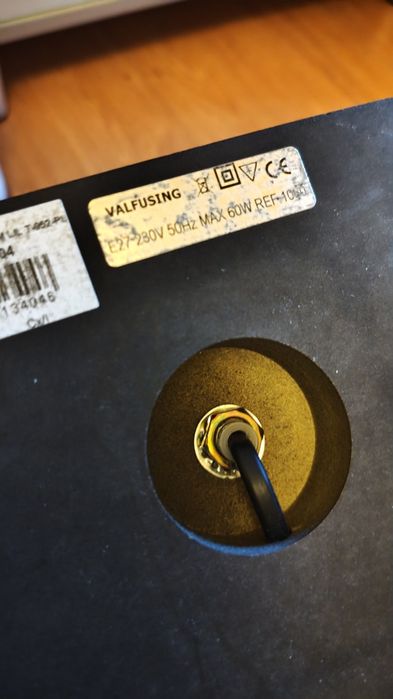 Candeeiro de mesa da "Valfusing" diâmetro 25cm.