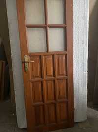 Drzwi drewniane z szybką