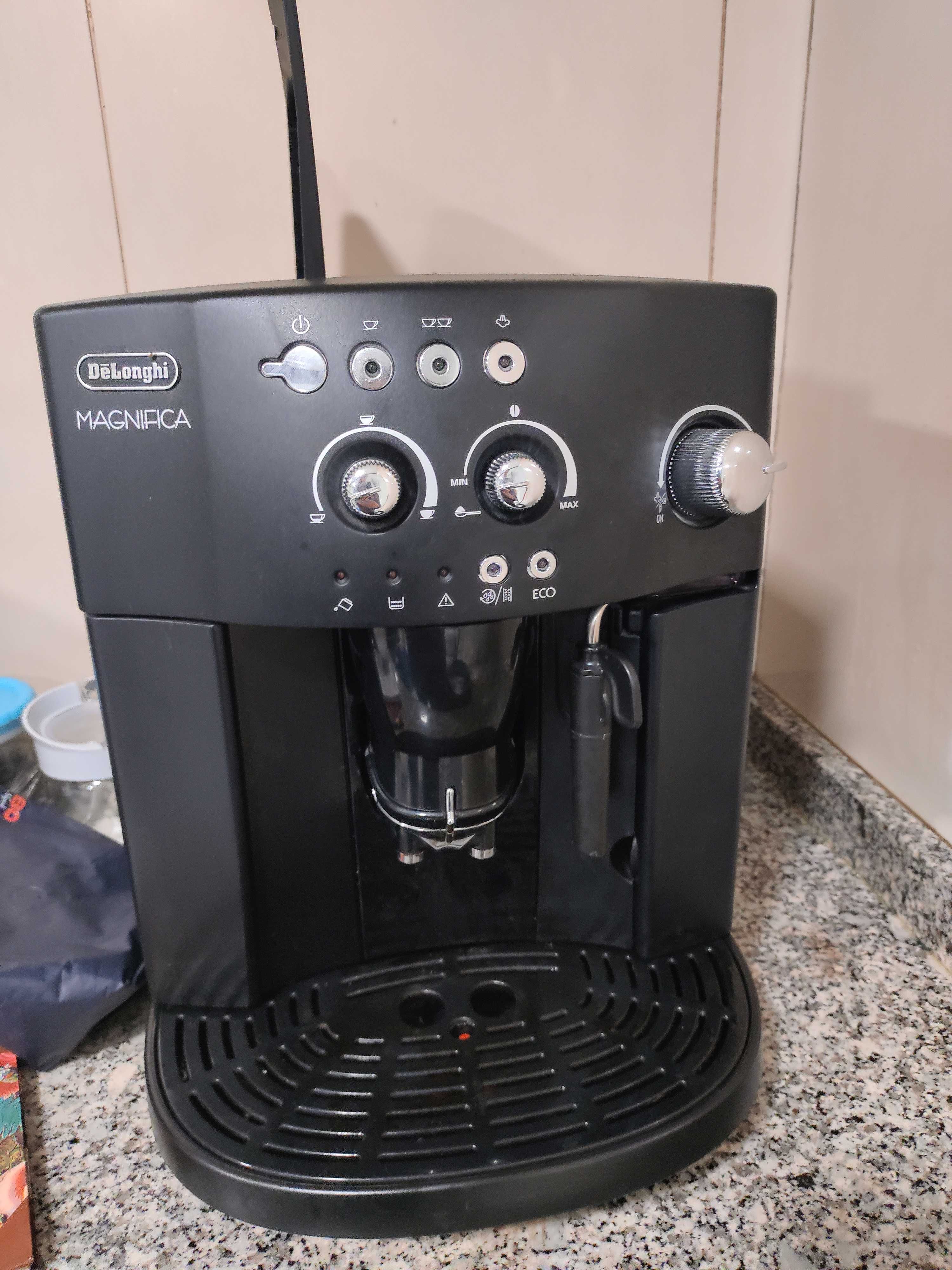 Máquina de café como nova