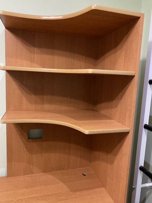 Продам б/у компютерний стіл в хорошому стані