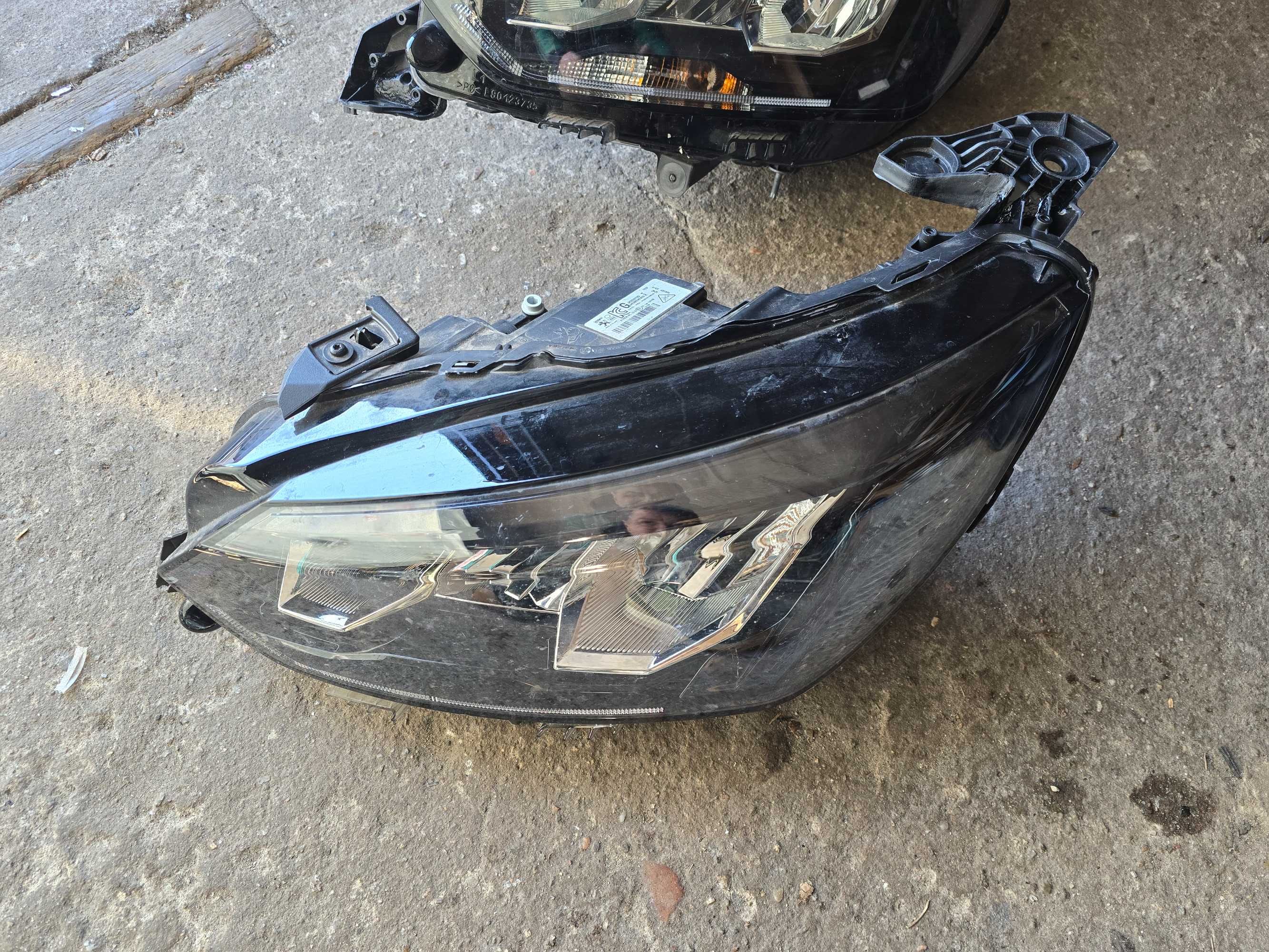 lampa przód Peugeot 208 II , Peugeot 2008 II