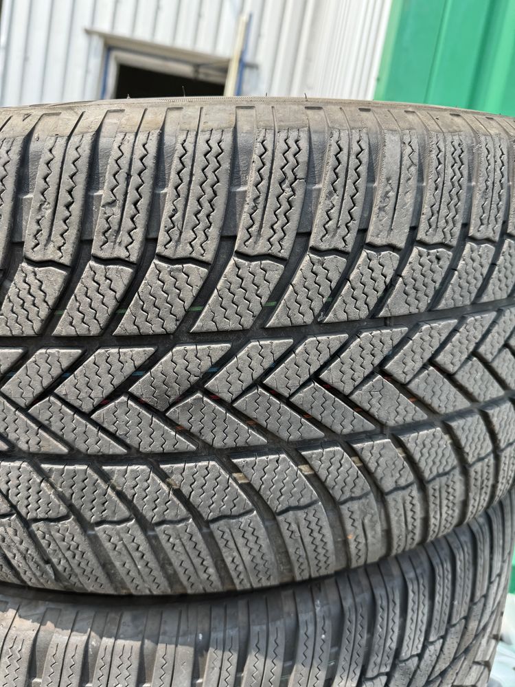 255/50/19 Bridgestone blizzak lm005