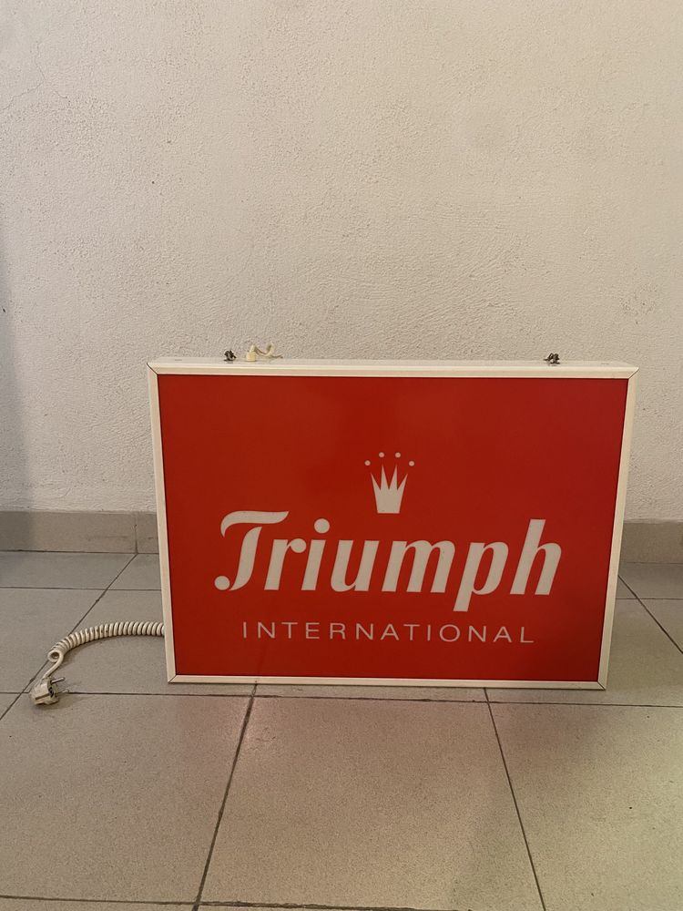 Triumph reclame luminoso publicidade