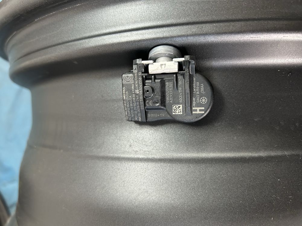 567 Felgi Aluminiowe LAND ROVER R 17 5x108 Nowe