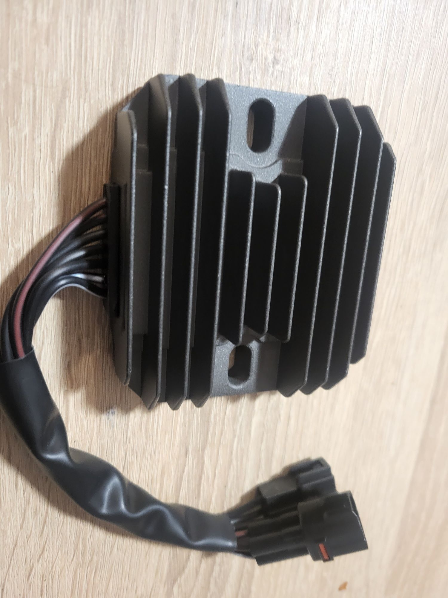 Regulator napiecia suzuki gsxr 650 l 750 i 1000 r gsx