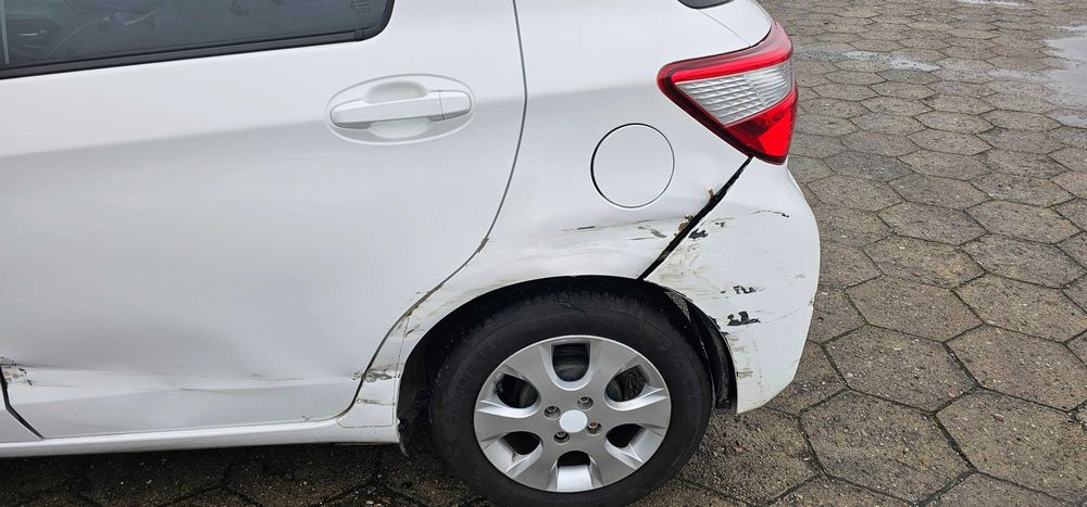 Toyota Yaris 1.0 72 Km Klima Navi Kamera Cofania Niski Przebieg