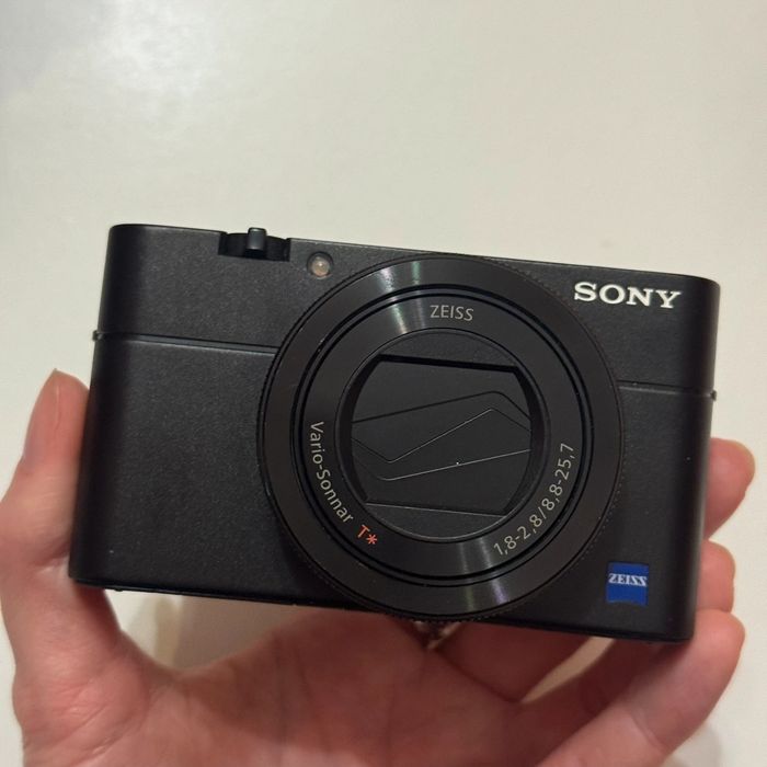 Sony RX 100 VA (M5A) f/1.8 4K Super Stan!