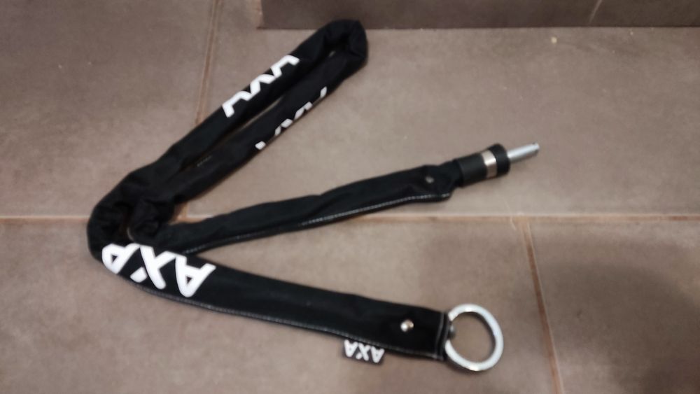Łańcuch do zamknięcia Axa długość 140 cm