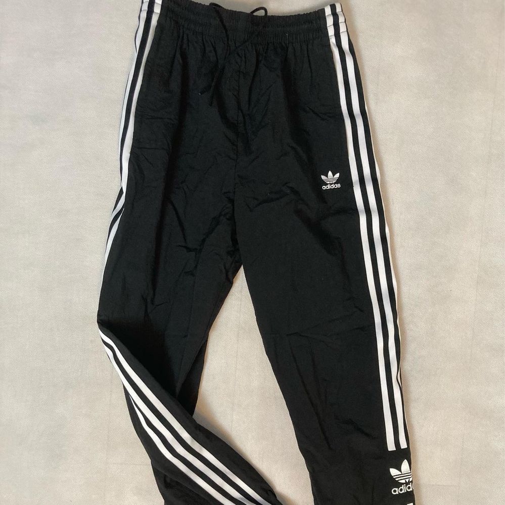 Spodnie adidas originals czarne sst track pants wysoki stan nylon