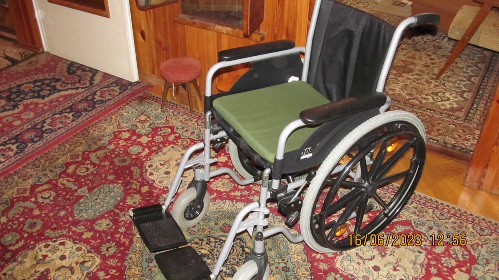 Krzesło na kółkach składanie dla osób niepełnosprawnych