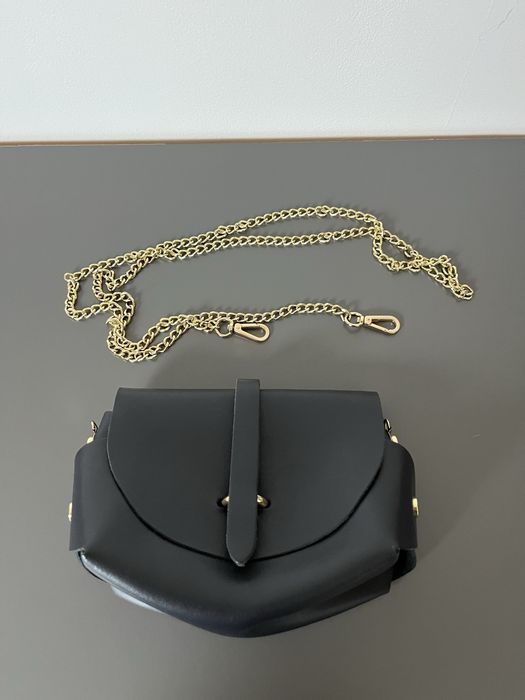 Женская сумка из черной кожи