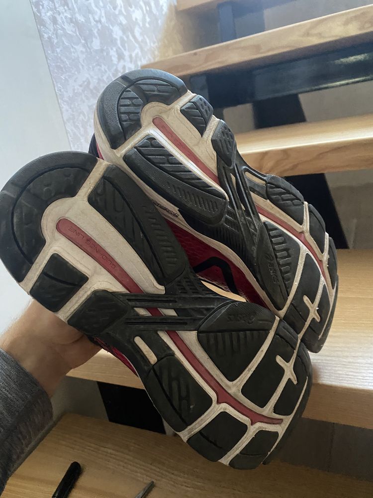 Кросовки ASICS 41.5 як нові