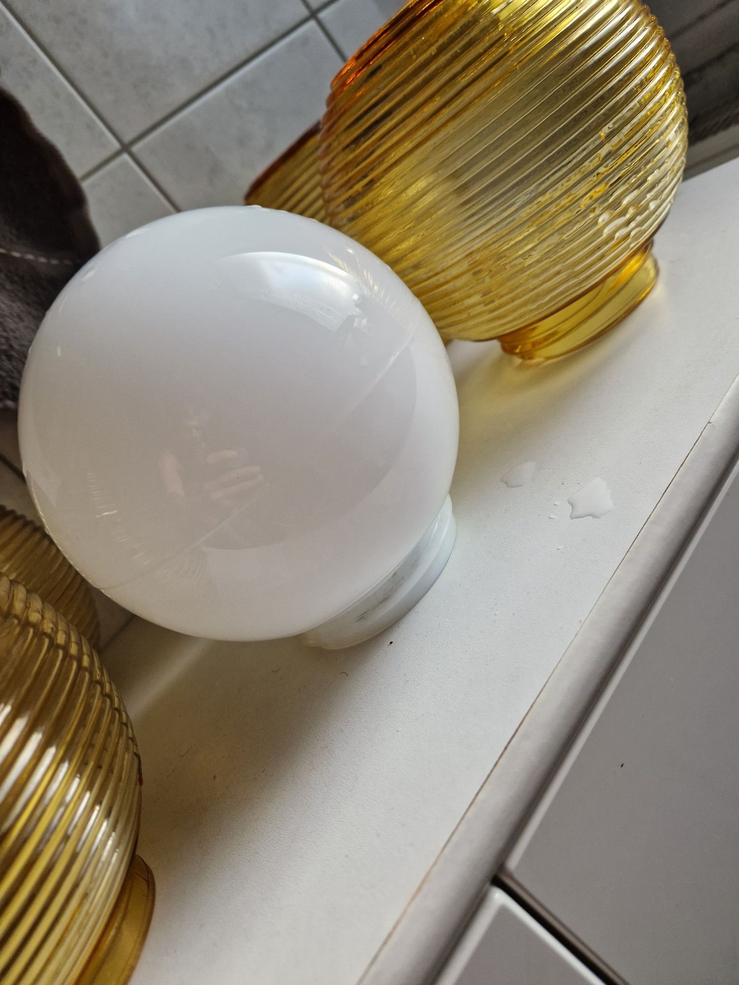 klosz lampy . szklany stary klosz .  PRL