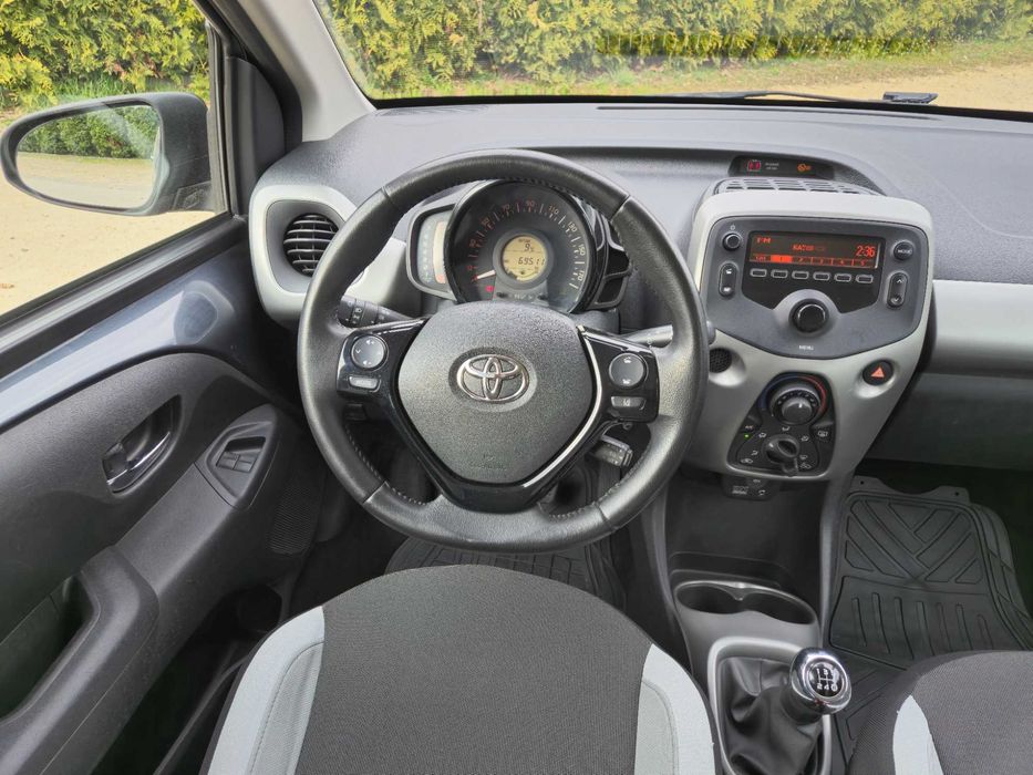 Toyota Aygo 1.0 69KM / 2016 / Tempomat / Klima / Radar / Asystent Pasa