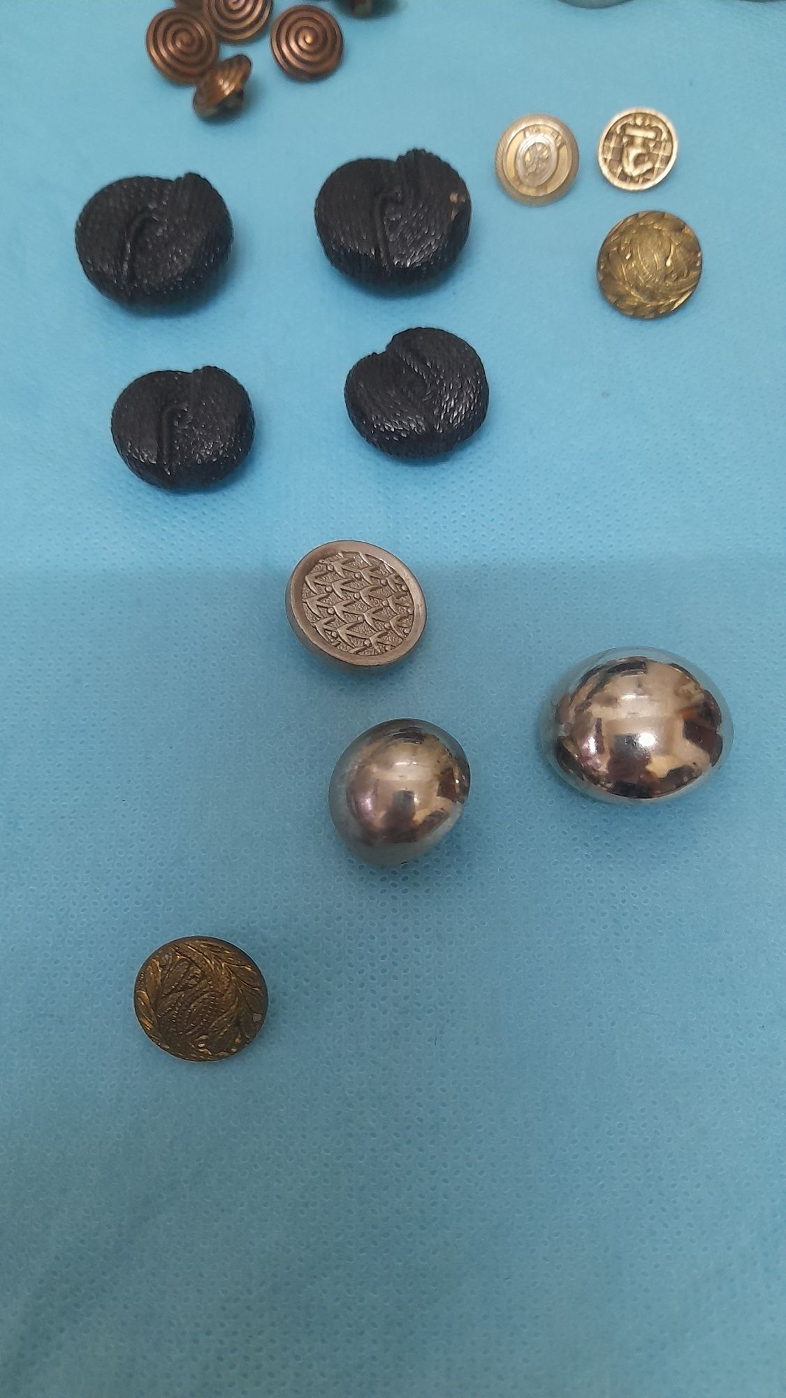 Botões vários com pé / 1€ cada par