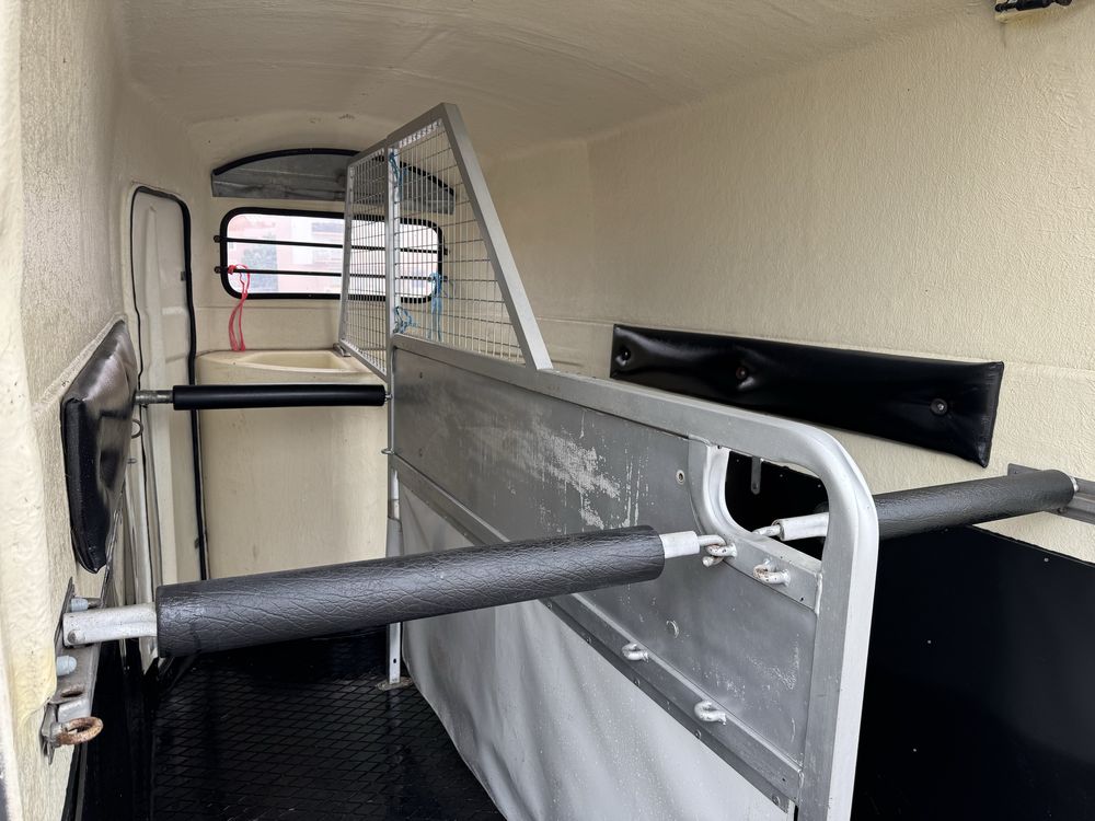 Atrelado para transporte de 2 cavalos