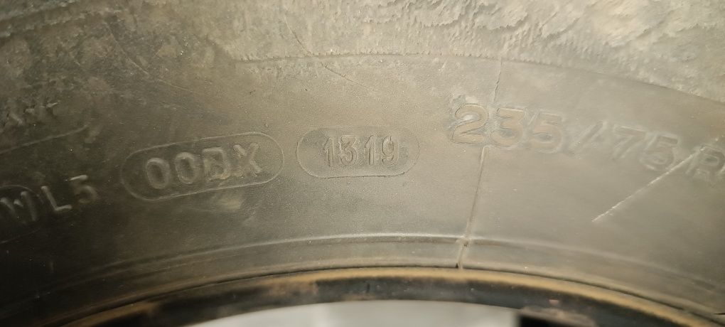 Шини Michelin 235/75/17.5