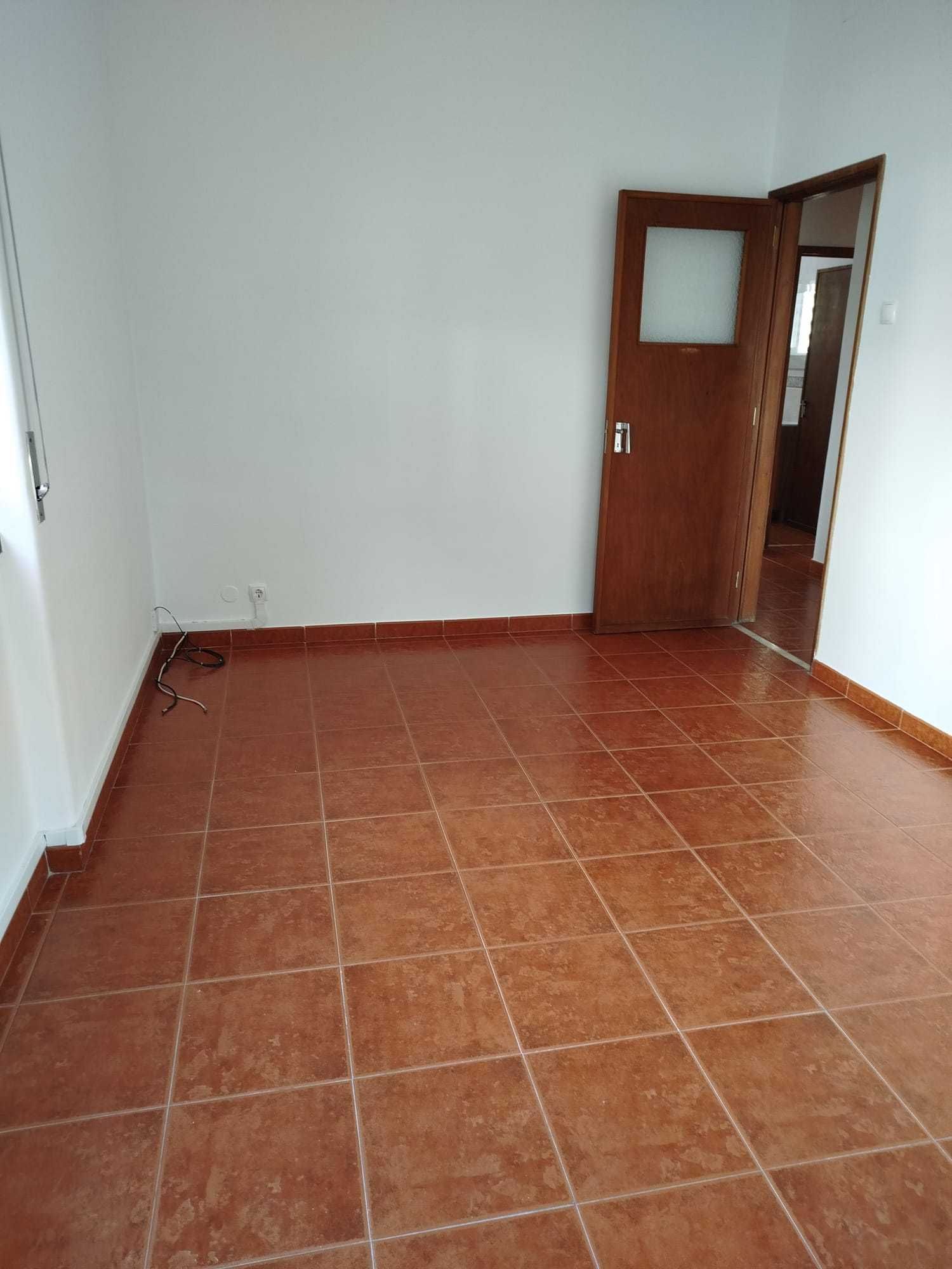 Aluguer T2 em Caxias