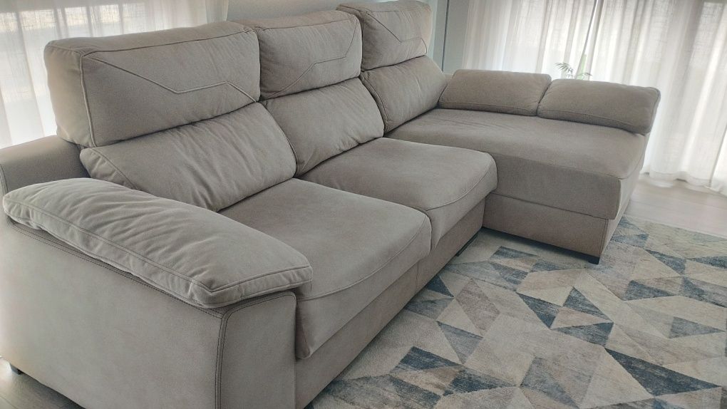 Sofá chaise long em microfibra