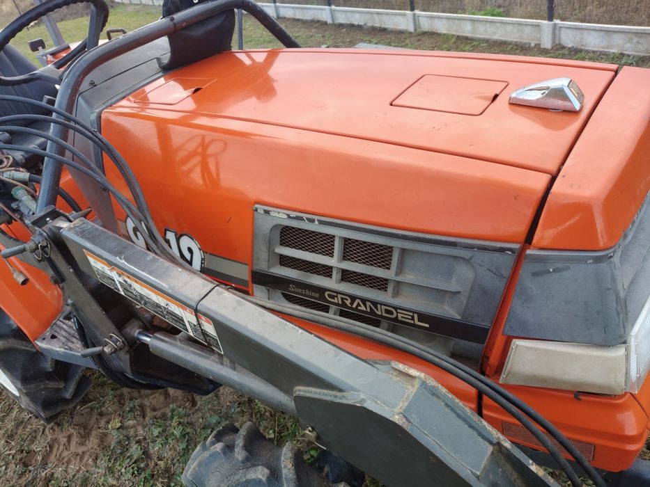 Traktorek ogrodniczy Kubota GL-19 GRANDEL z turem tur z daszkiem 4x4