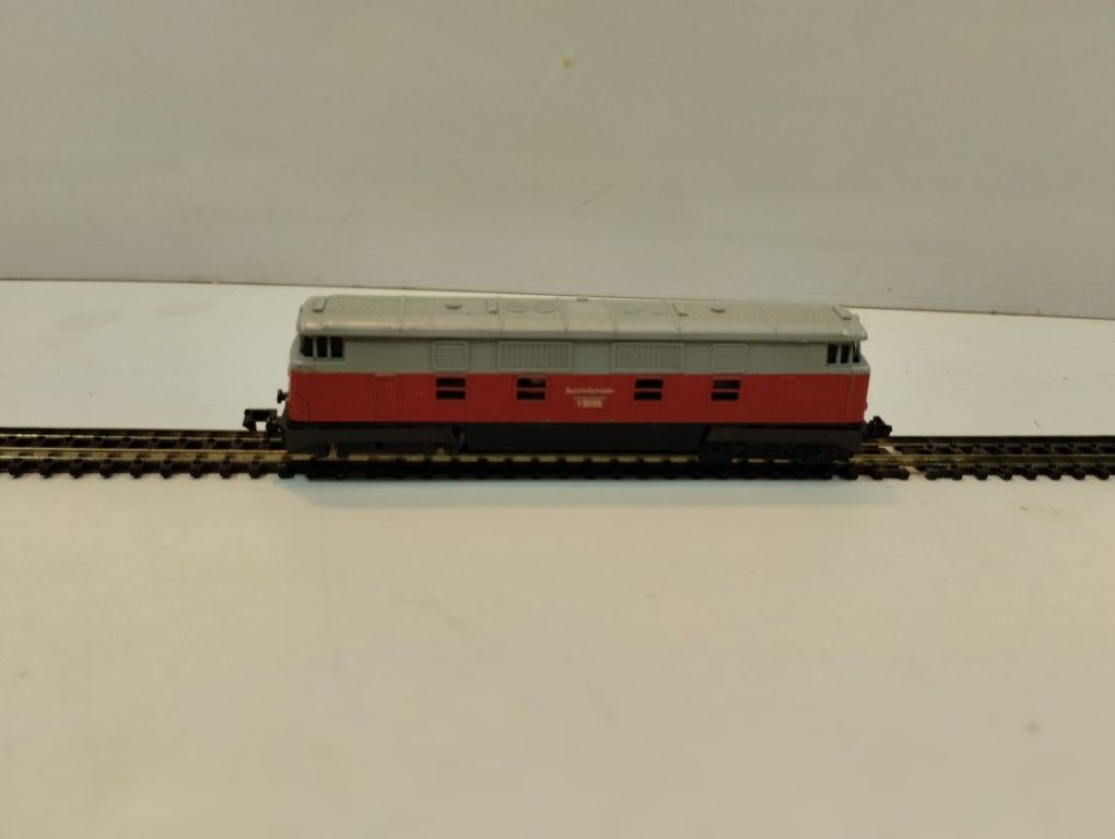 Lokomotywa diesel Piko V180 skala N //120