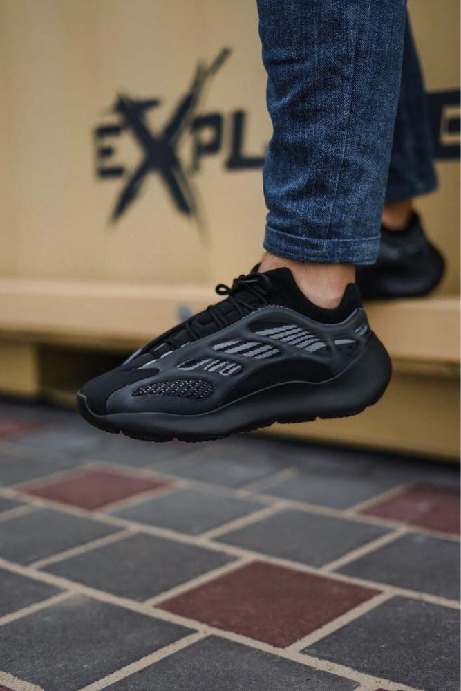 Кроссовки Adidas Yeezy Boost 700 V3 Black Alvah