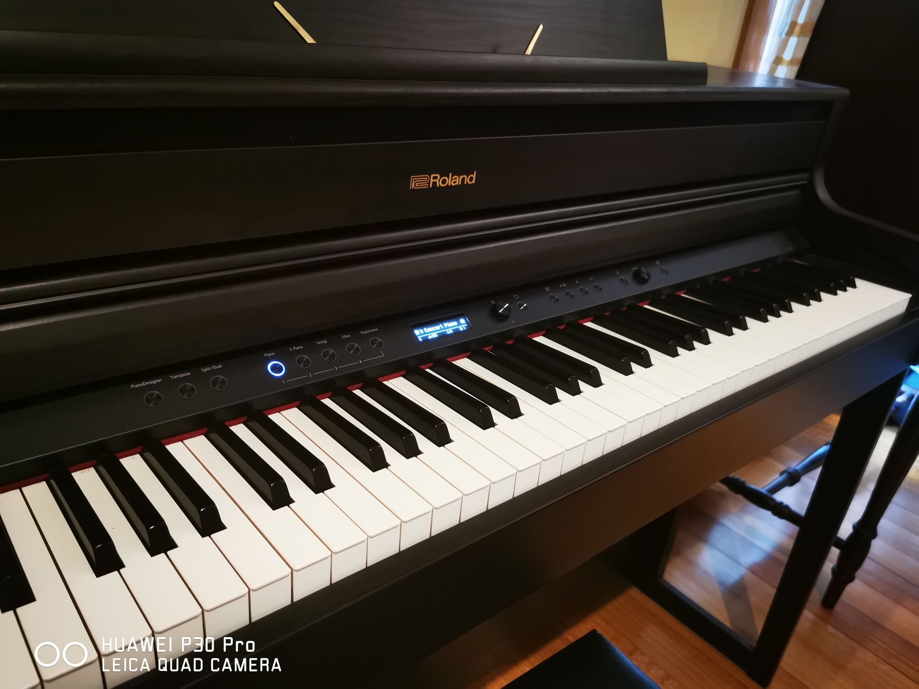 Piano Digital Roland HP 704 DR (dark rosewood)