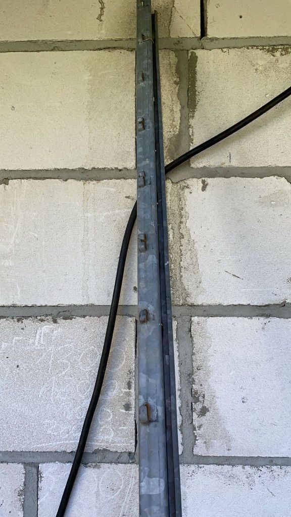 Słupki metalowe ocynkowane do winogronu/malin i ogrodzeń