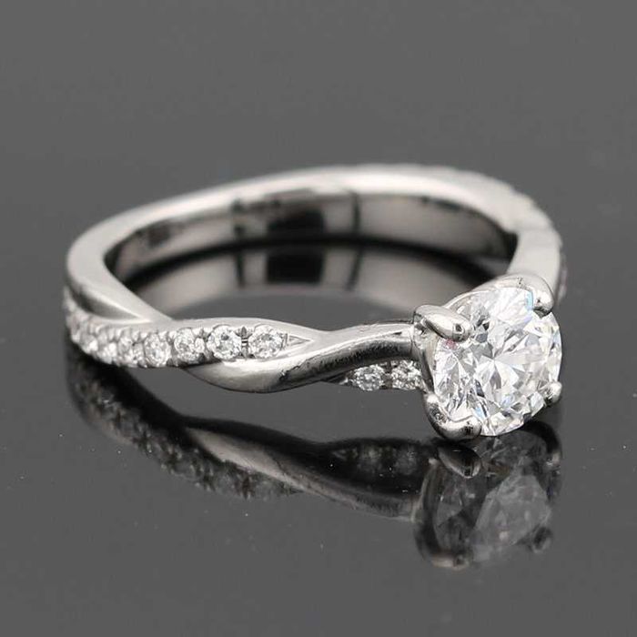 Platynowy pierścionek z diamentami 0.75ct ciekawy wzór zaręczyny