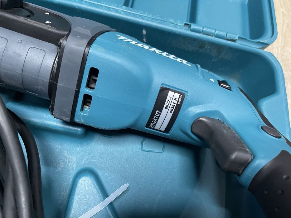 Makita HR2470T / перфоратор Макіта 780W 2.4J