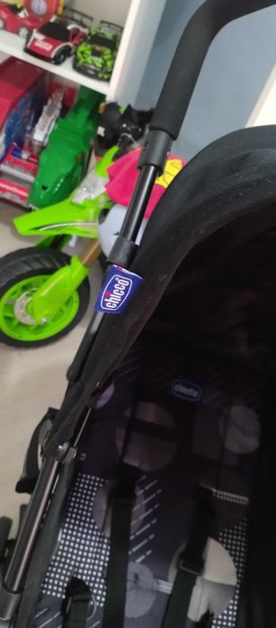 Carro de passeio Chicco novo com caixa