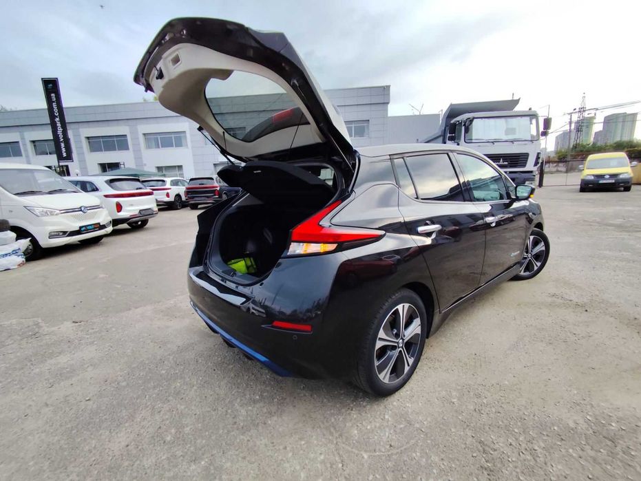 NISSAN LEAF II N-Connecta 40 квт на 270 км