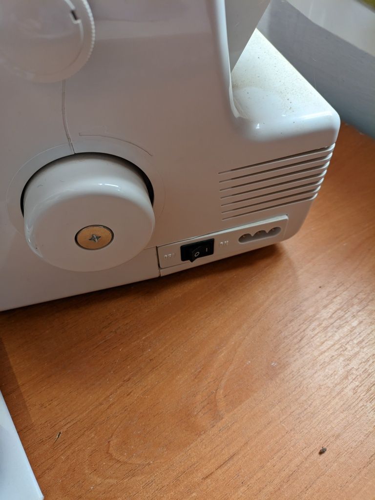 Janome HQ-90D оверлок + аксесуари