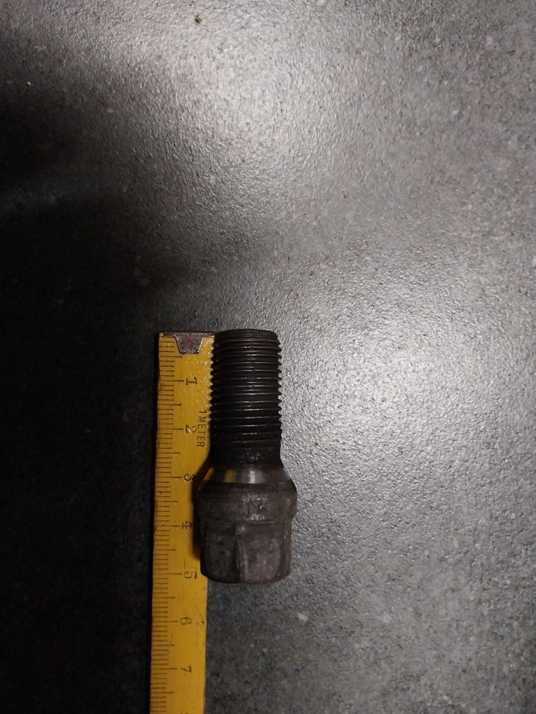 Śruby do kól m14 RENAULT