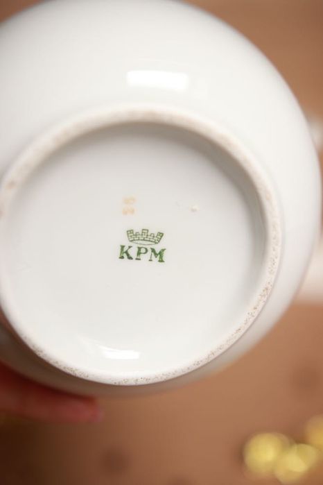 Dzbanek z białej porcelany KPM Wałbrzych