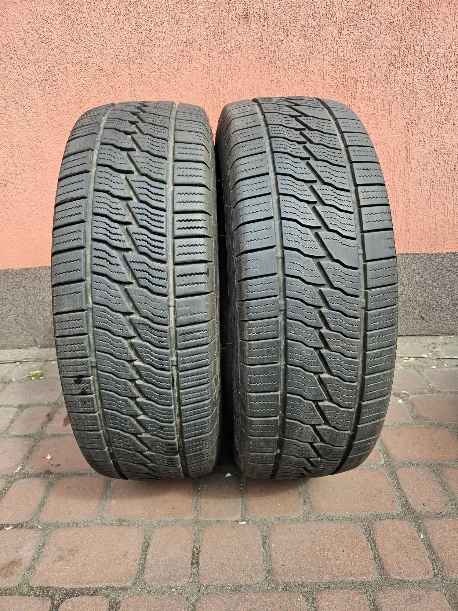 235 65 R16C Firestone VanHawk Multiseason 6mm  2szt