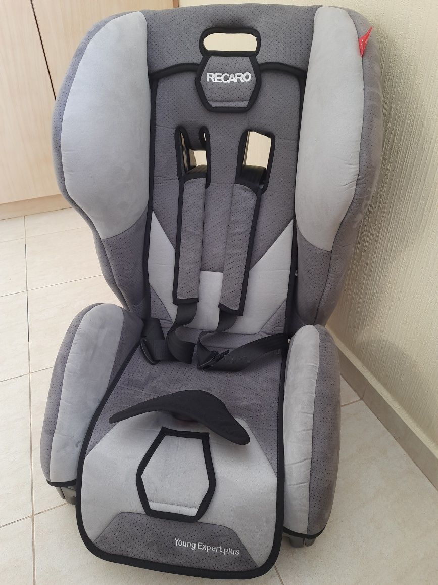 Автокрісло Recaro Young Expert Plus у відмінному стані