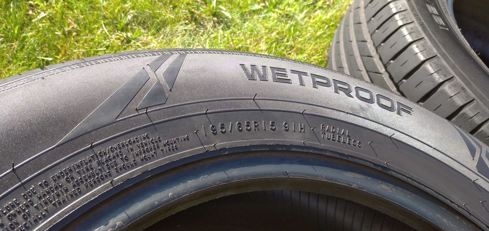 Komplet opon NOKIAN 195/65R15 91H