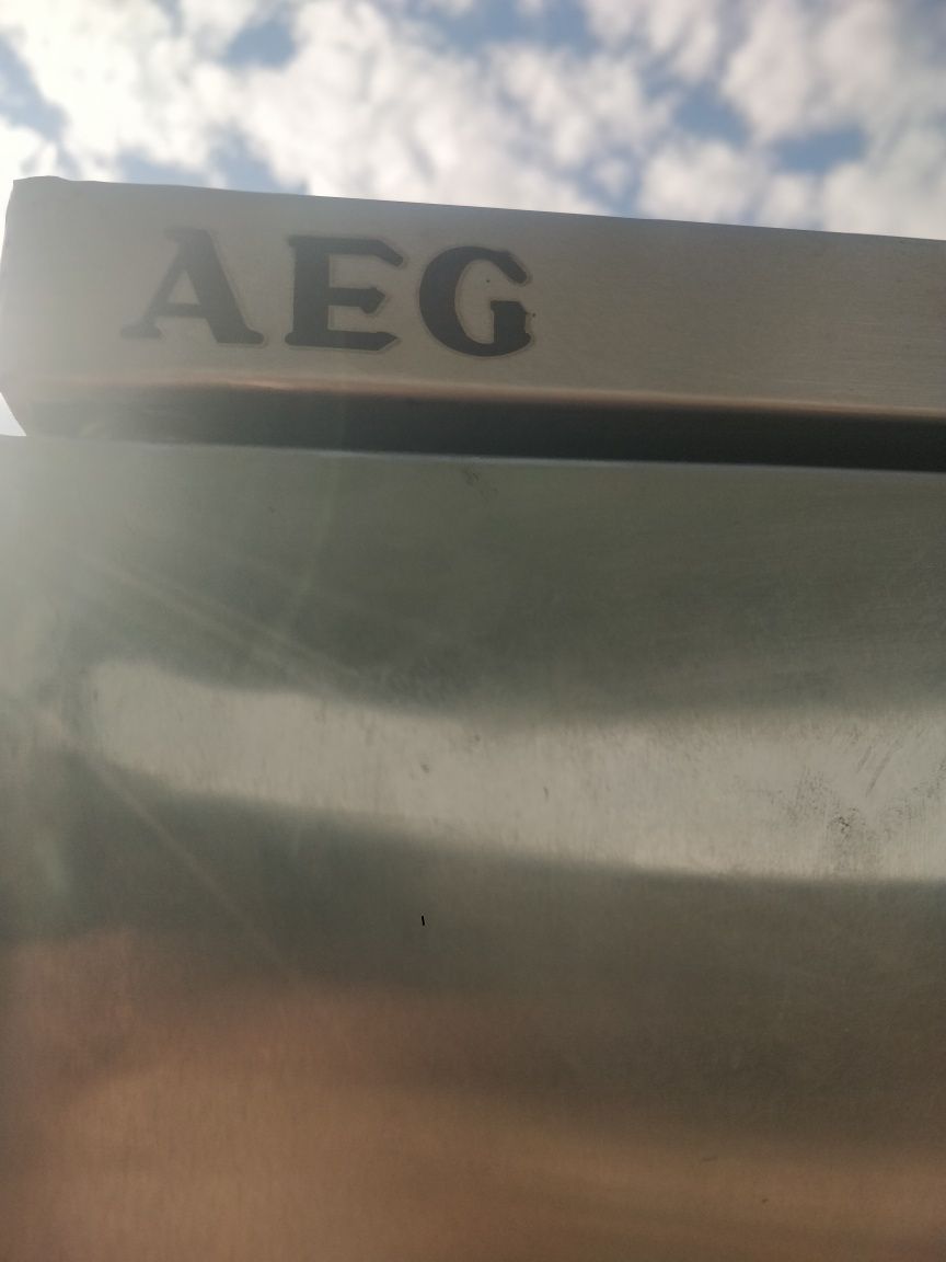Холодильник AEG в хорошем состоянии