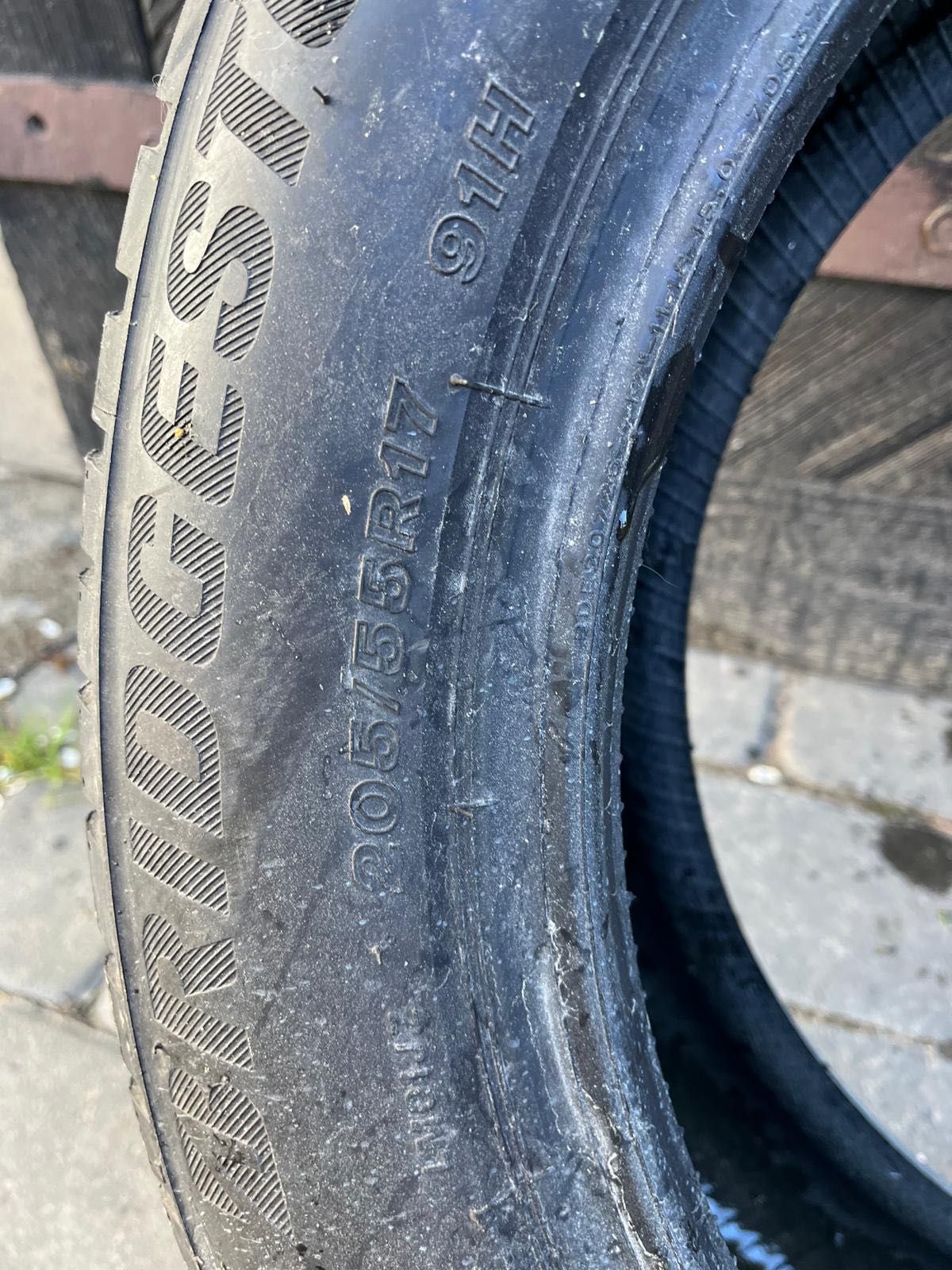 Opona Bridgestone Blizzak LM001 205/55 r17  zimowe